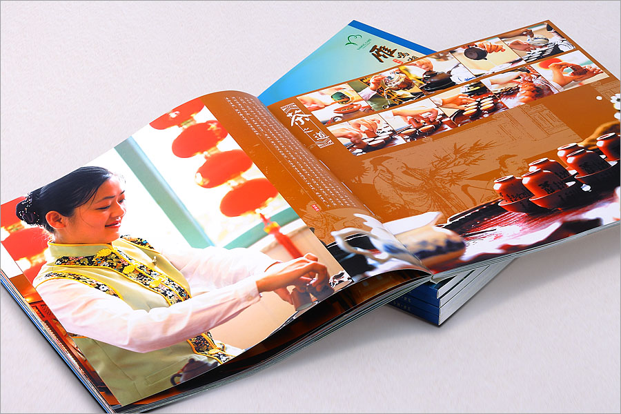 黑眼睛廣告為雁鳴湖旅游度假村印刷的大型風光畫冊之內頁茶藝部分