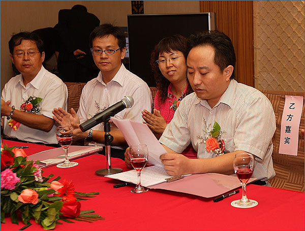 黑眼睛廣告有限公司藝術總監徐文軍先生在簽字儀式上的發言稿