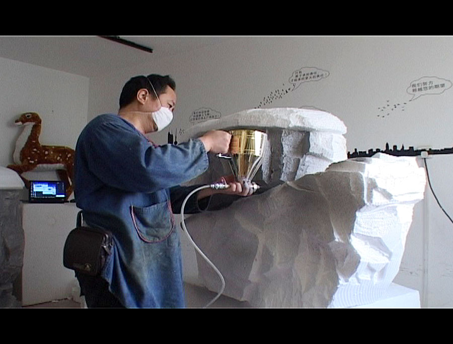 萬科圣誕節氛圍營造-徐總監親自操刀雕刻巖石和雪5